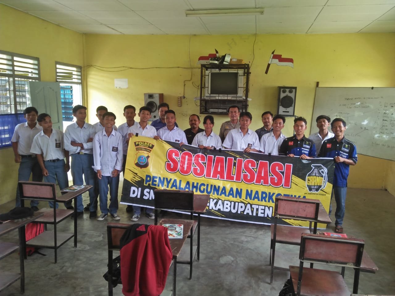 Polres Asahan mensosialisasikan Resiko Narkoba ke sekolah SMK swasta Nasional Kisaran Kabupaten Asahan Sumut