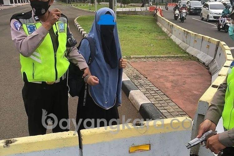 Perempuan Penodong Paspampres Diperiksa Kejiwaanya oleh Densus 88 Antiteror