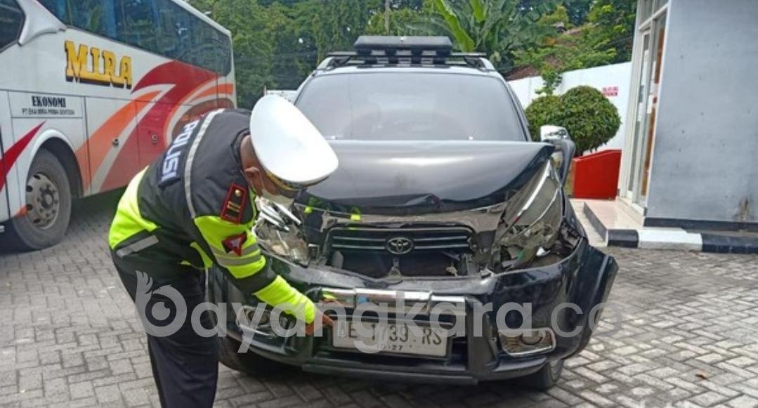 AKIBAT UGAL- UGALAN GEGARA BUS MIRA ,TERJADI KECELAKAN BERUNTUN DI MAGETAN