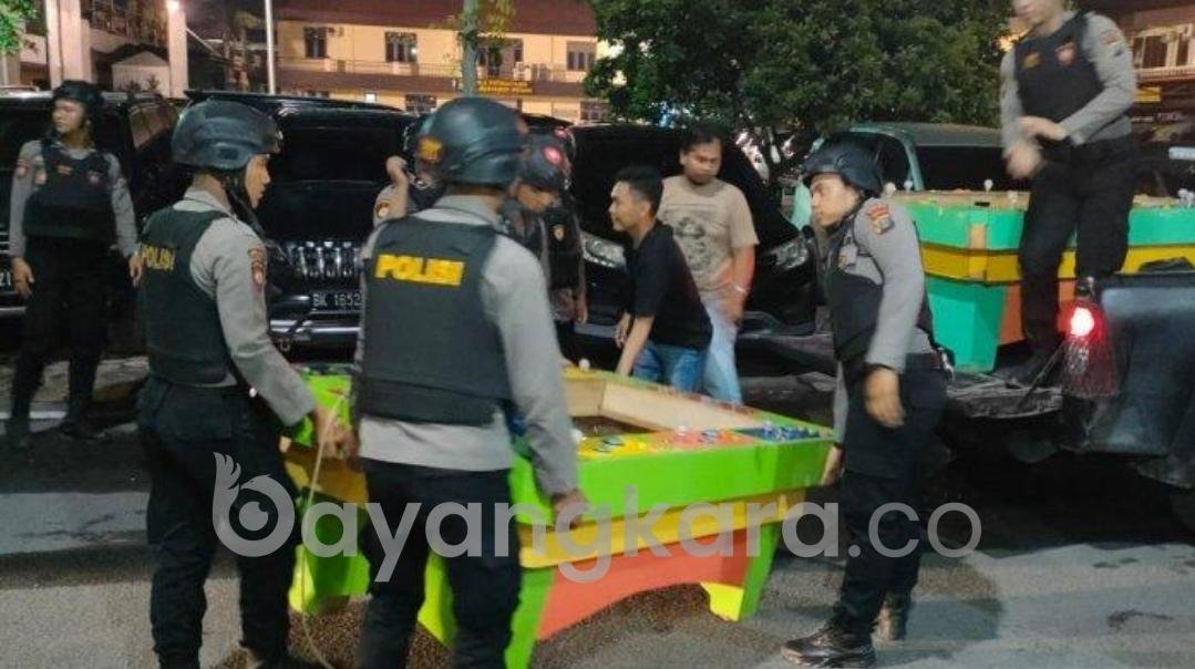 Gerebek Perjudian, Polisi Cuma Dapat Mesin Judi Tembak Ikan Rusak,Pelaku Nya 1 Pun Tidak Ada Di Tangkap Ko Bisa?