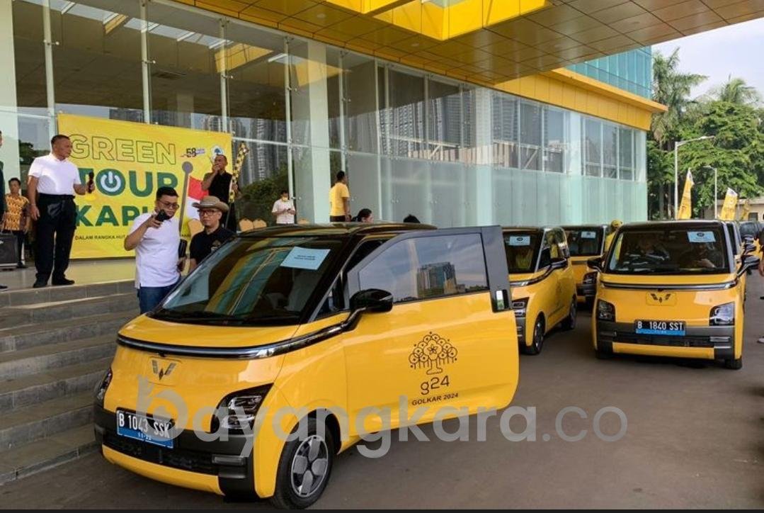 KETUA UMUM GOLKAR MEMBERI HADIA MOBIL LISTRIK  KE SELURUH DPD GOLKAR DALAM RANGKA HUT PARTAI GOLKAR KE 58 TAHUN