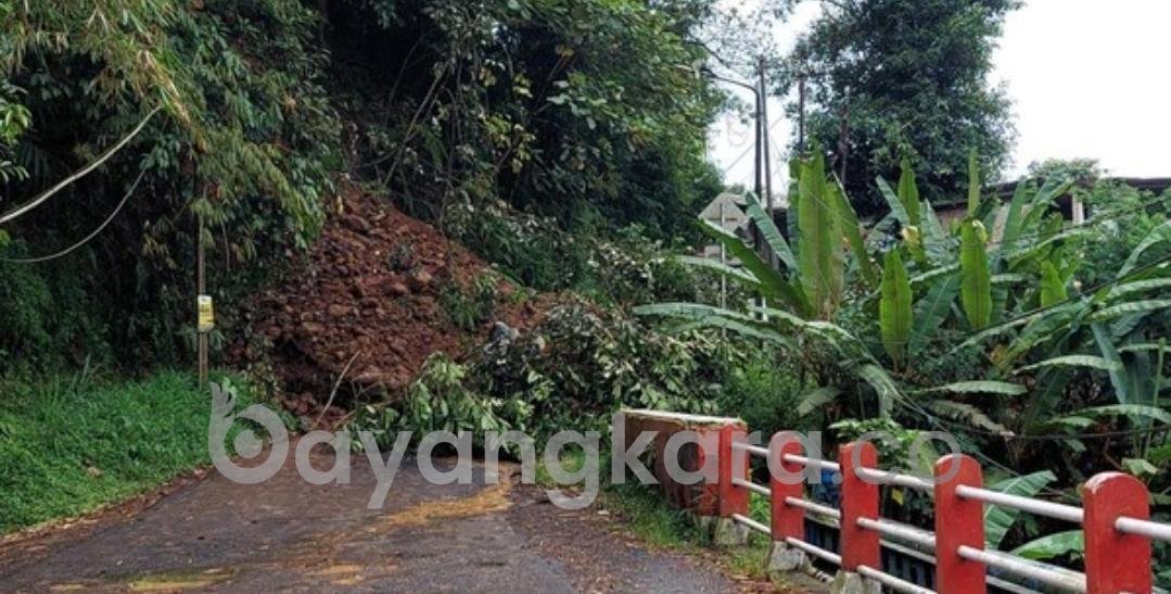 Akses Jalan Cugenang-Cipanas Cianjur Terputus gegara Longsor,Pihak BlPBD Dan Timsar  Sedang Evakuasi