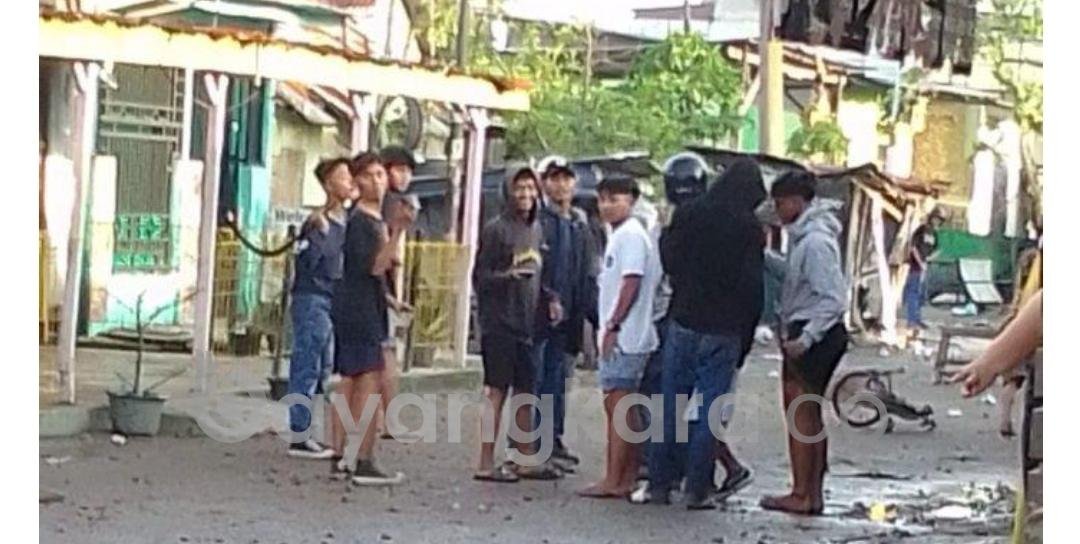 PELAKU TAWURAN  DI BELAWAN GUNAKAN SENAPAN ANGIN TIGA WARGA TERLUKA KARENA TEMBAKAN.PULUHAN RUMAH RUSAK AKIBAT PELEMPARN BATU