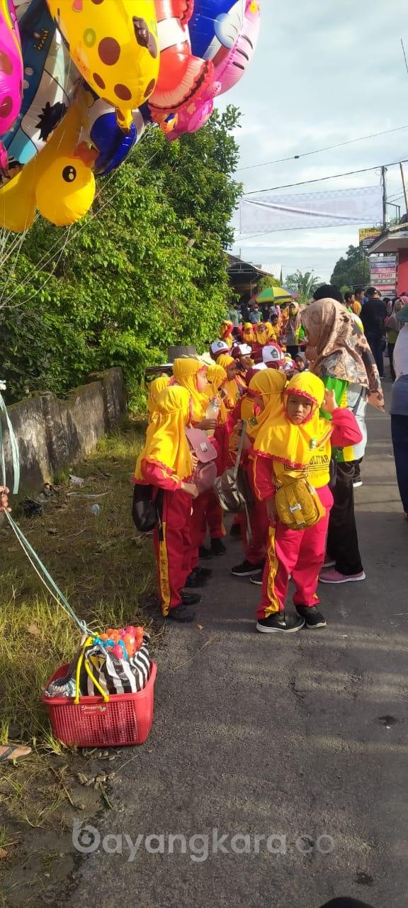 Jalan Sehat Desa Pojok Dalam Rangka Hari Ibu dan Menyambut Tahun Baru 2023