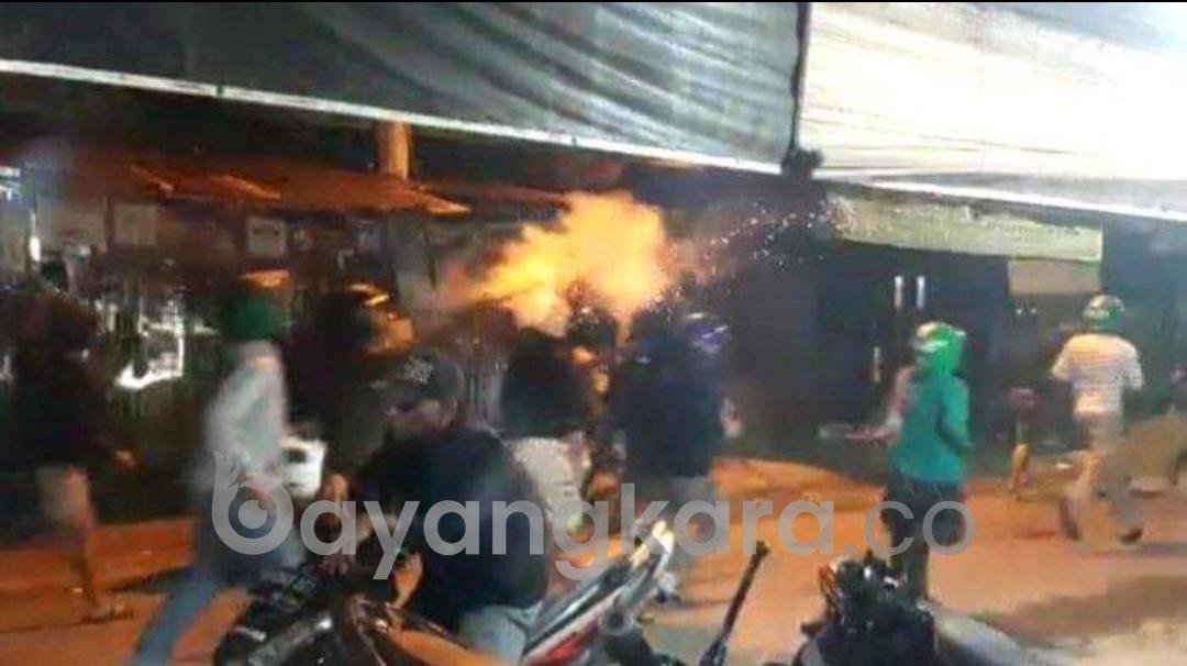 AKSI SALING SERANG ANTARA MAHASISWA DI UNIVERSITAS NOMENSEN MEDAN  SATU MAHASISWA KEPALANYA TERBELAH KARENA BACOK