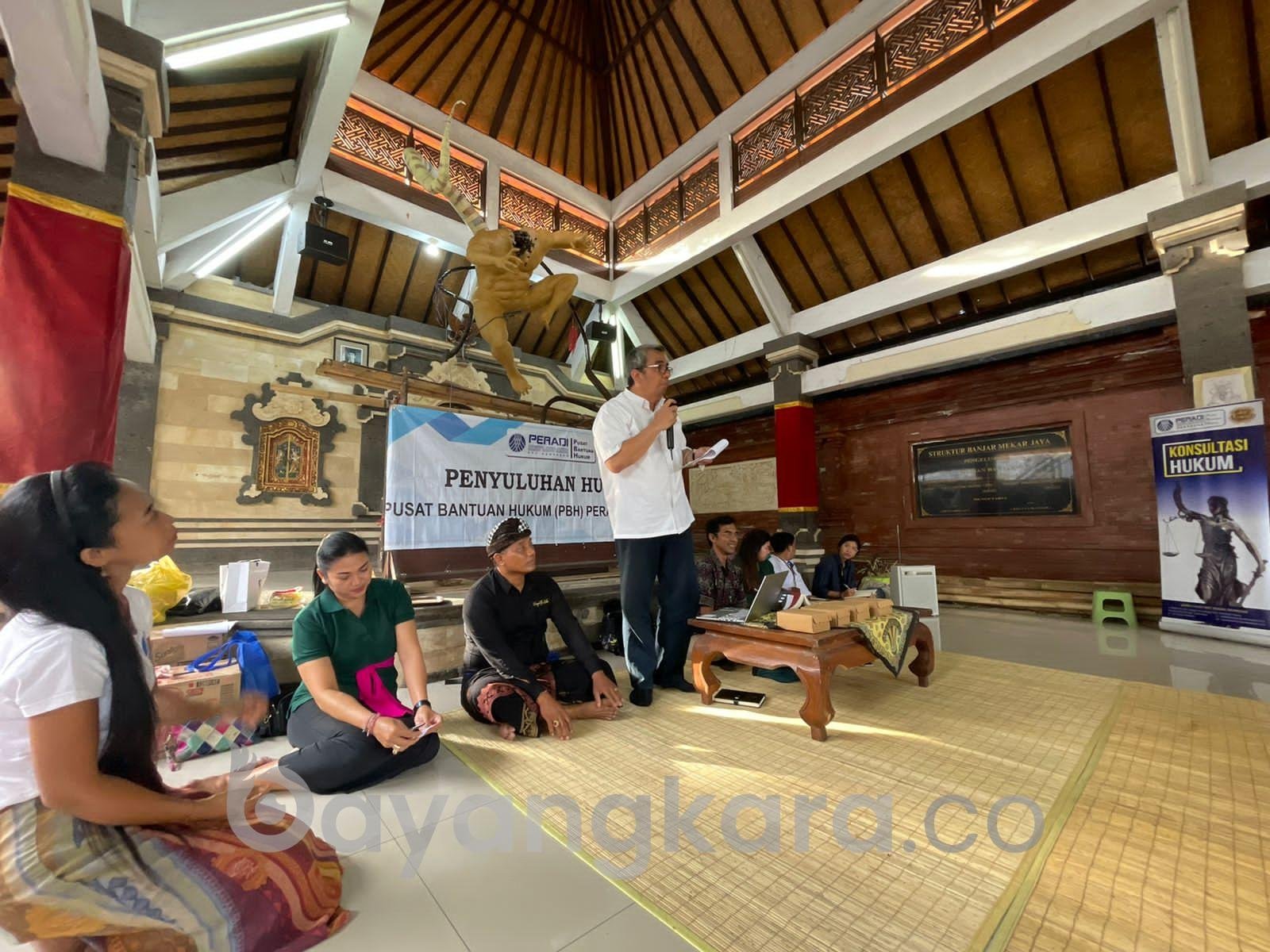 HADIR UNTUK MASYARAKAT KURANG MAMPU YANG MEMILIKI PERMASALAHAN HUKUM, KADIV YANKUMHAM BERIKAN PENYULUHAN HUKUM KE DESA PEMOGAN