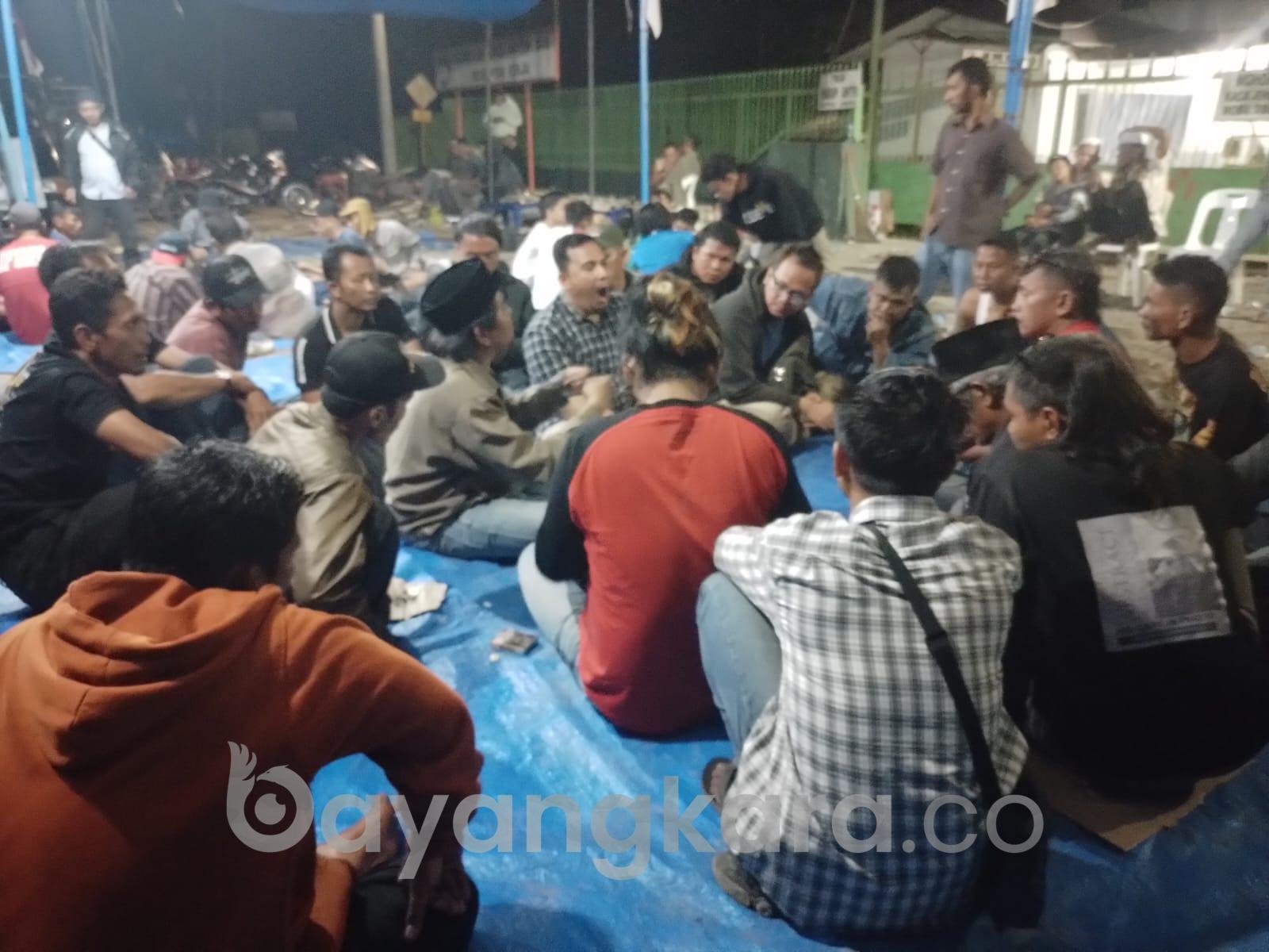 Tuntutan Tidak Tercapai, Masyarakat Aek Kuo Berkemah Depan PKS PT. Smart TBK.