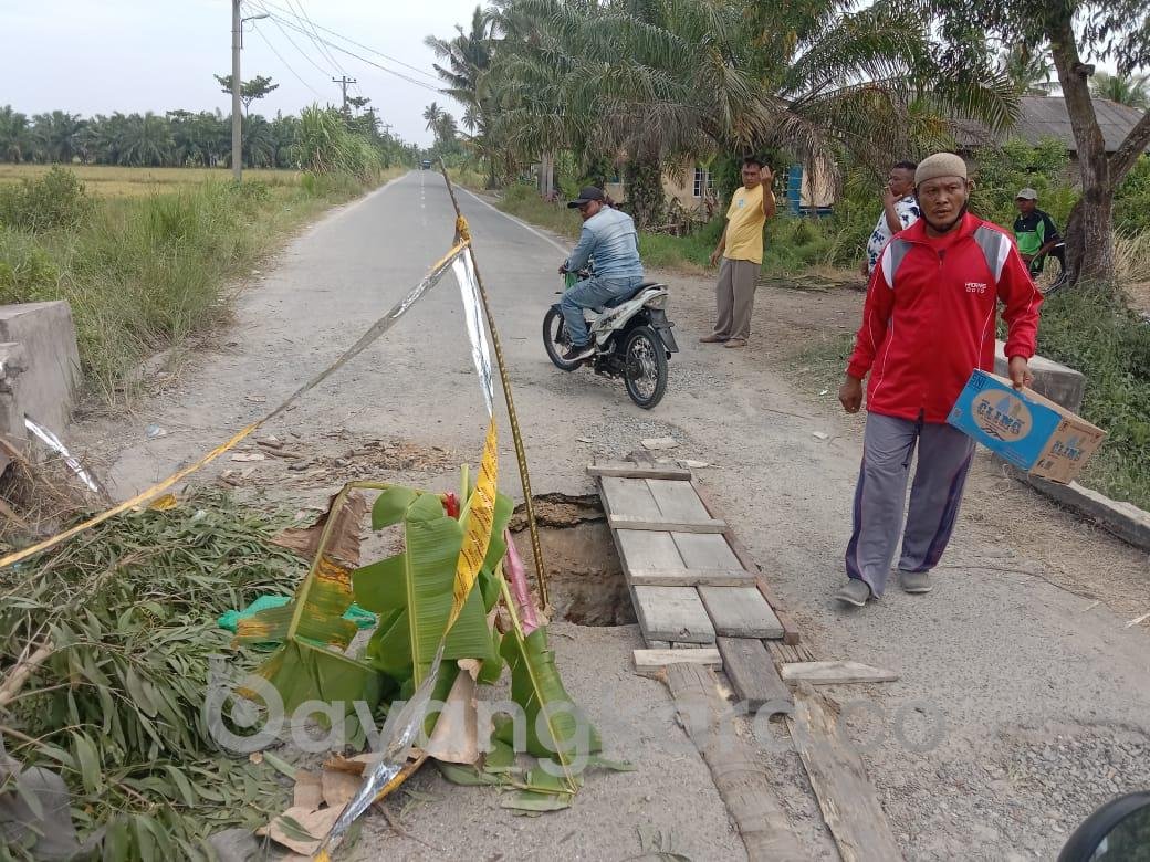 BREKING NEWS JEMBATAN AMBLAS, KETUA DPC PAN MEDANG DERAS MEMINTA PEMDA SEGERA BERTINDAK.