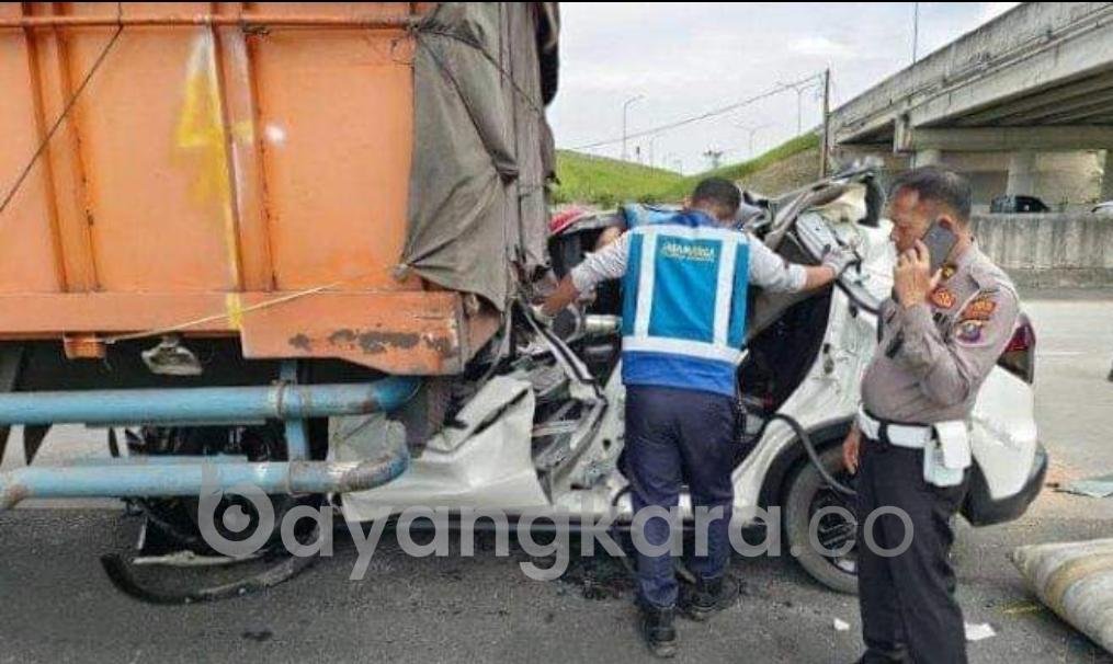 Dua Orang Tewas setelah Honda HR-V Seruduk Tronton di Tol Tebingtinggi-Medan