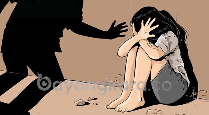 GADIS USIA 15 TAHUN DI PERKOSA PAMAN KANDUNG NYA DITAPSEL