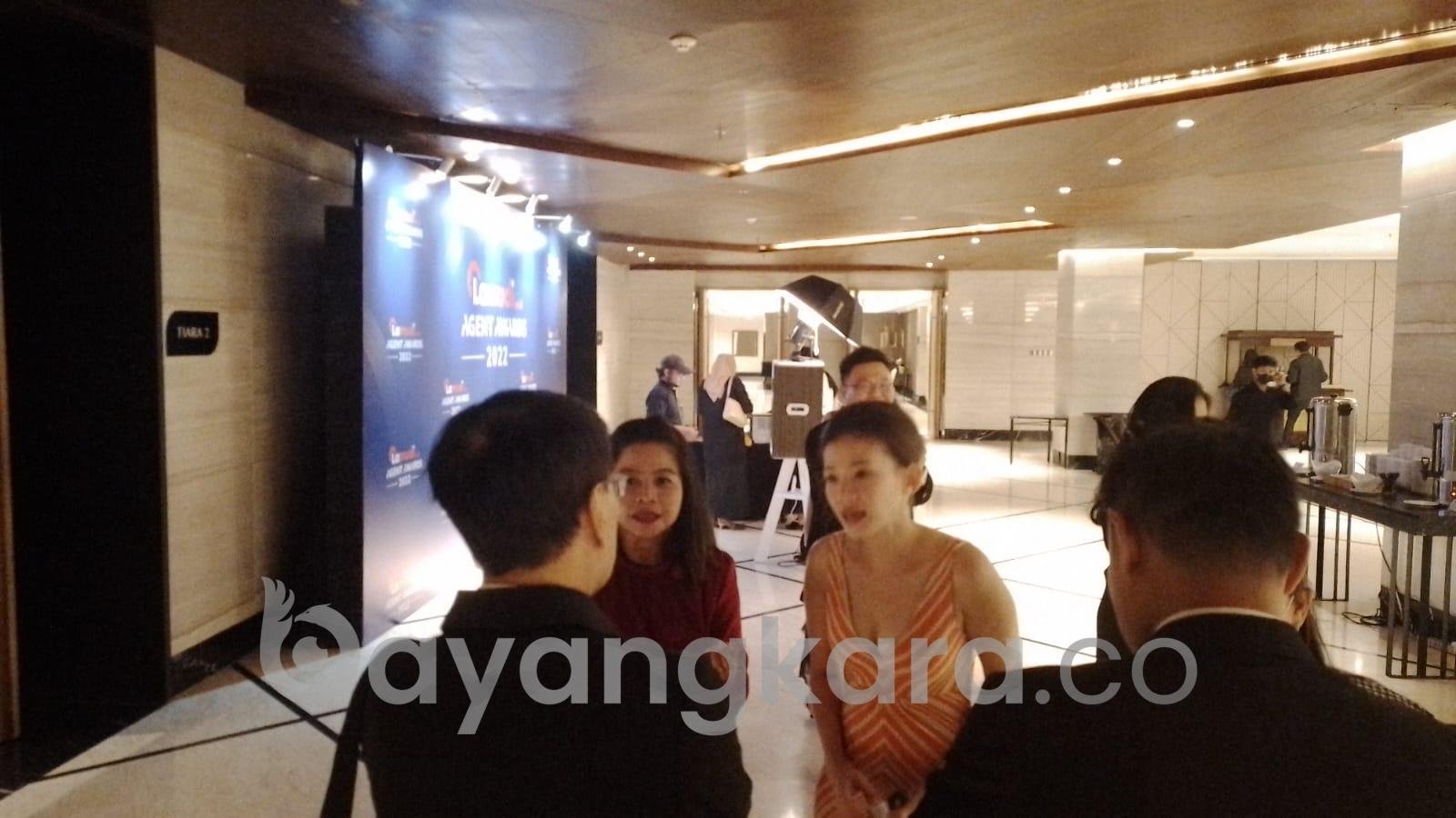 Cally Alexandra AVP of Broker Classifieds Clement Francis Ketua DPD AREBI DKI Jakarta Hadir sebagai pembicara