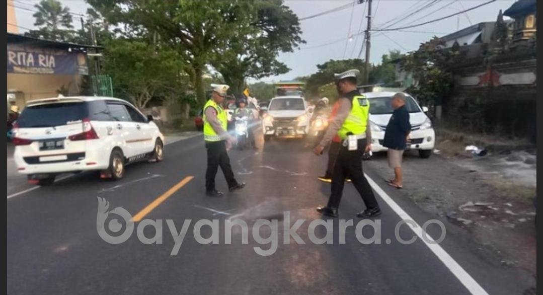 SISWI SMK TEWAS DI TABRAK TRUK DI BALI