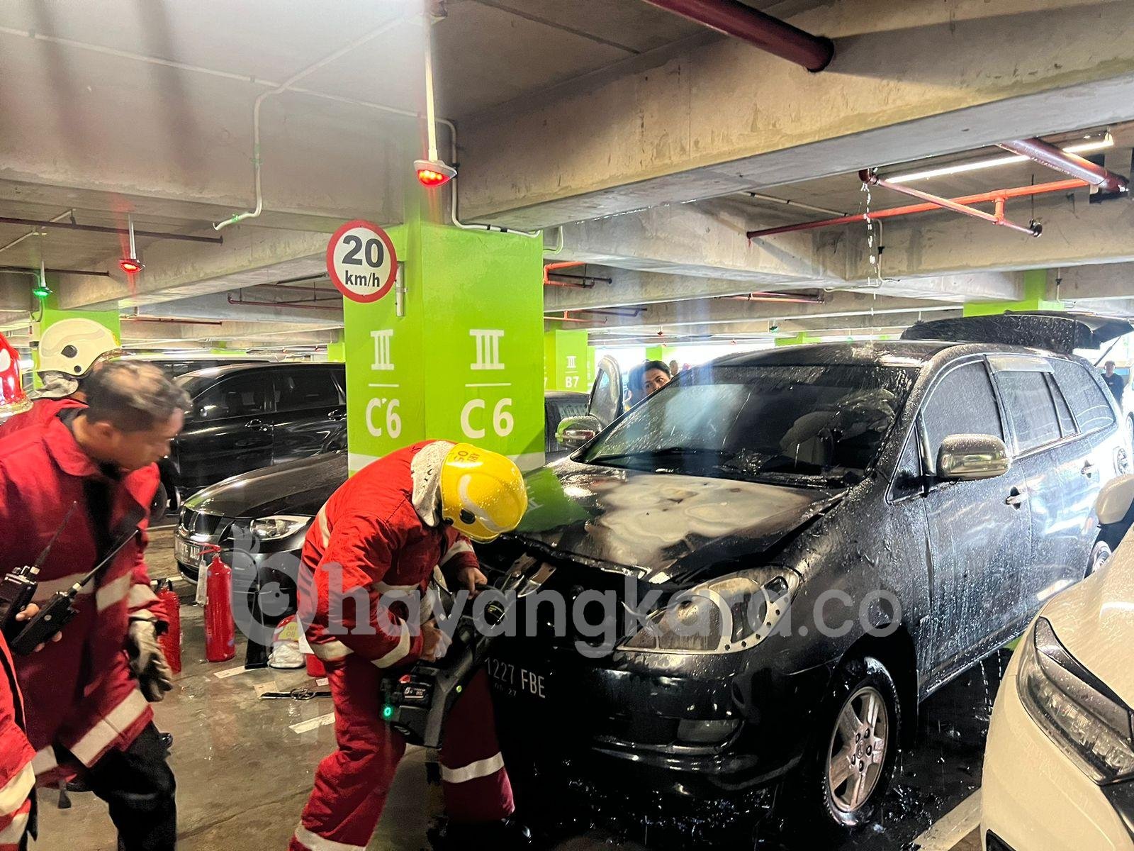 Perwira Pengawas Polres Kawasan Bandara datangi TKP Mobil terbakar di Parkir Bandara