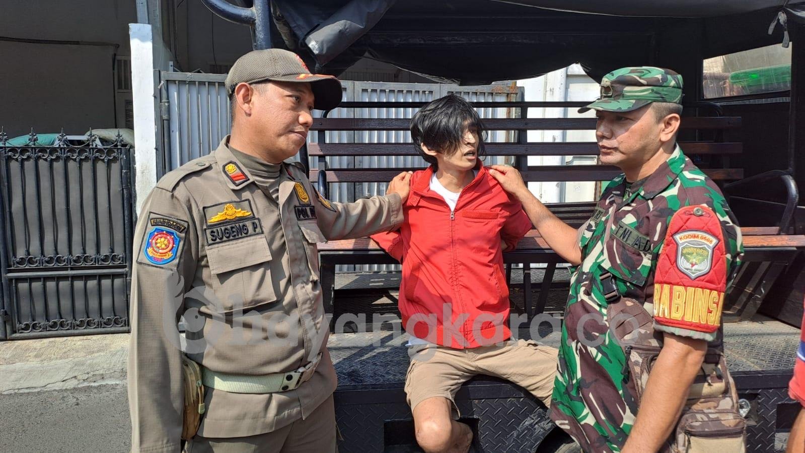 ODGJ Ngamuk Bawa Sajam, Berhasilkan di Amankan Oleh Babinsa Cipinang Kopda Reno Romansa