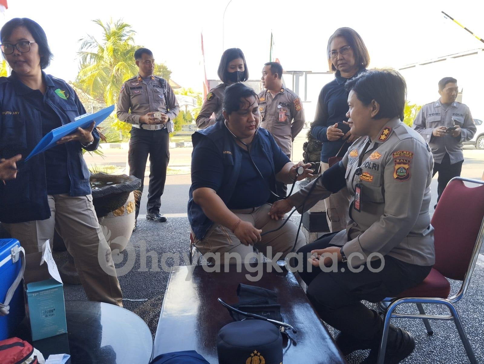 Tingkatkan Stamina Anggota Polres Bandara datangkan team Kesehatan Biddokkes Polda Bali