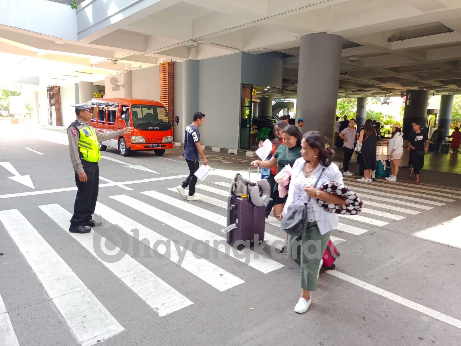 Ciptakan Situasi Kondusif, Polres Bandara Ngurah Rai Gelar Patroli Seputaran Terminal International