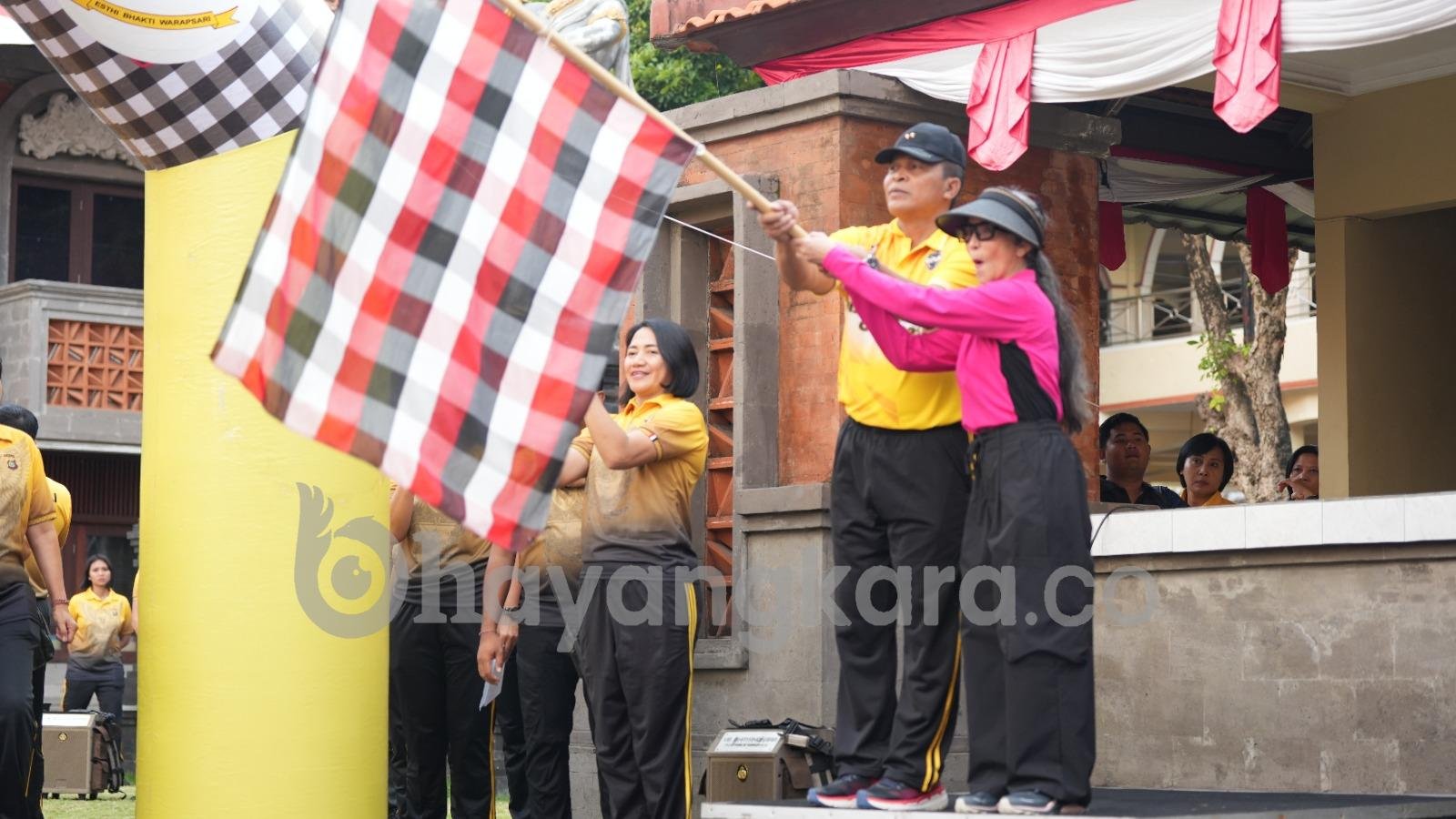 Sambut HUT Polwan, Polda Bali Ajak Hidup Sehat dengan Olahraga Bersama.