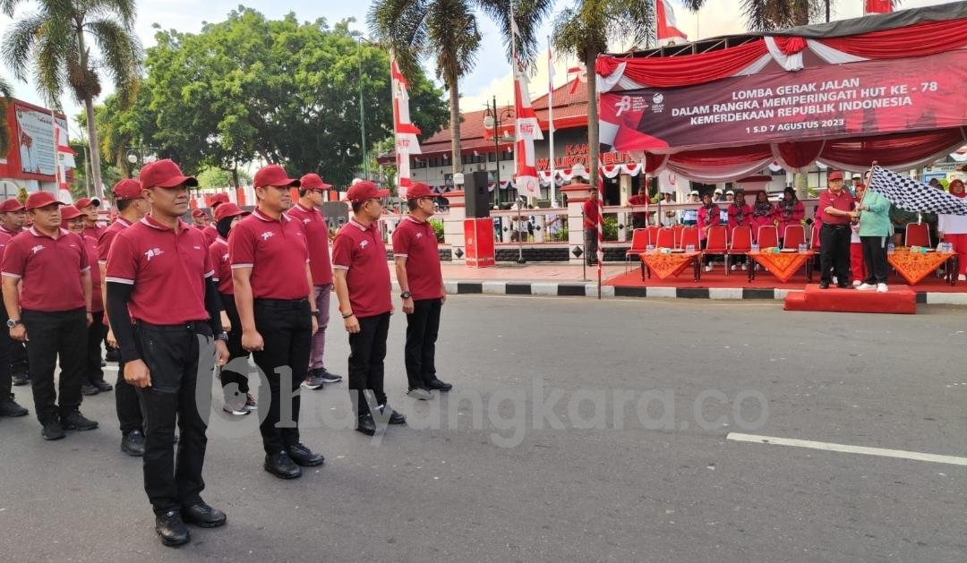 Meriahkan HUT RI Ke 78 Tahun 2023, Dandim 0808/Blitar Bersama Forkopimda Ikut Lomba Baris Berbaris.