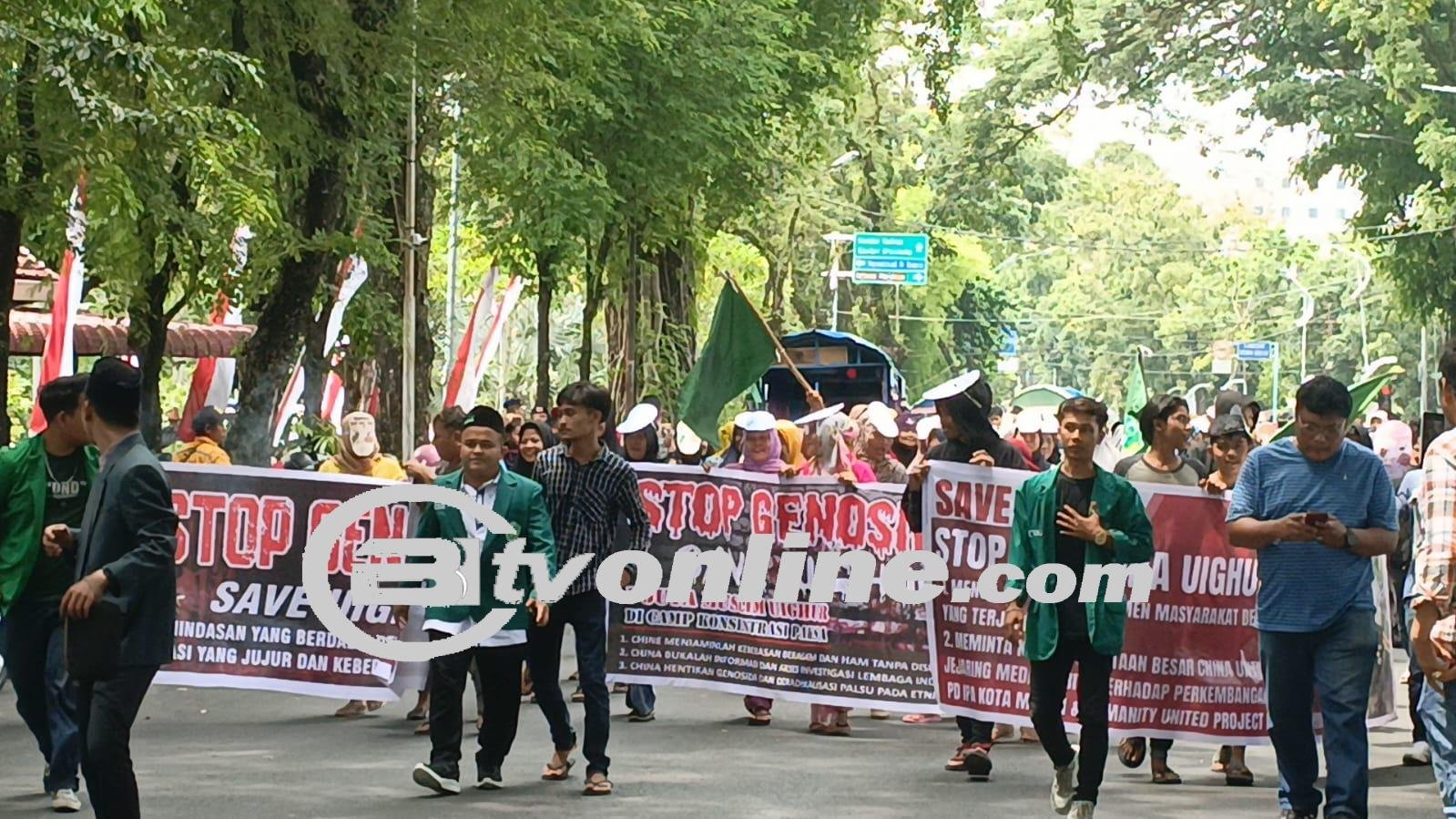Satu juta muslim Uighur di kamp konsentrasi : Ikatan Pelajar Alwasliyah Medan geruduk Konsulat Jendral Tiongkok.