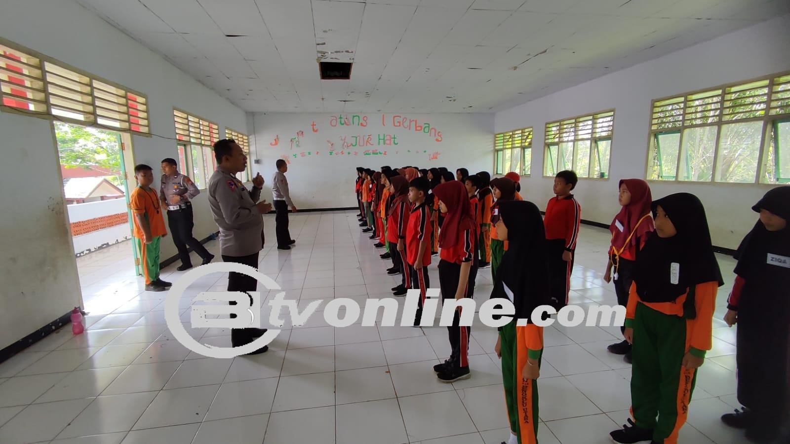OPS ZEBRA, SATLANTAS POLRES BENGKULU UTARA TANAMKAN DISIPLIN ANAK MELALUI KEGIATAN POCIL