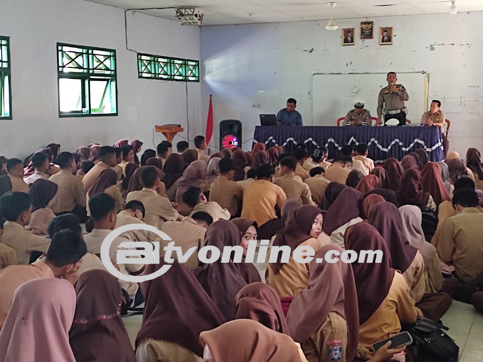 OPS ZEBRA, WUJUDKAN KAMSELTIBCAR LANTAS DI SEKOLAH SATLANTAS POLRES BENGKULU UTARA EDUKASI SISWA SMAN 1 Bkl Utara.