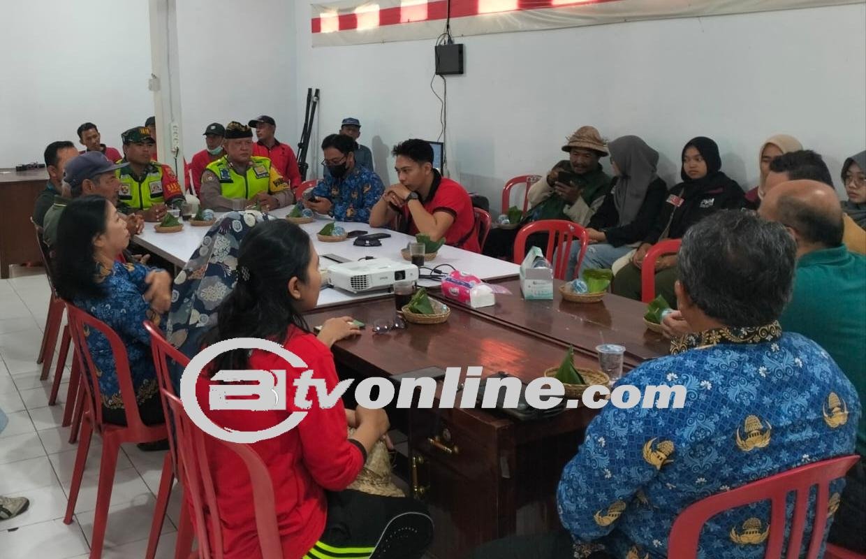 Ciptakan Terobosan Terbaru, Babinsa Bersama Petani Subak Bengkel Laksanakan Panen Perdana Padi Demplot Organik