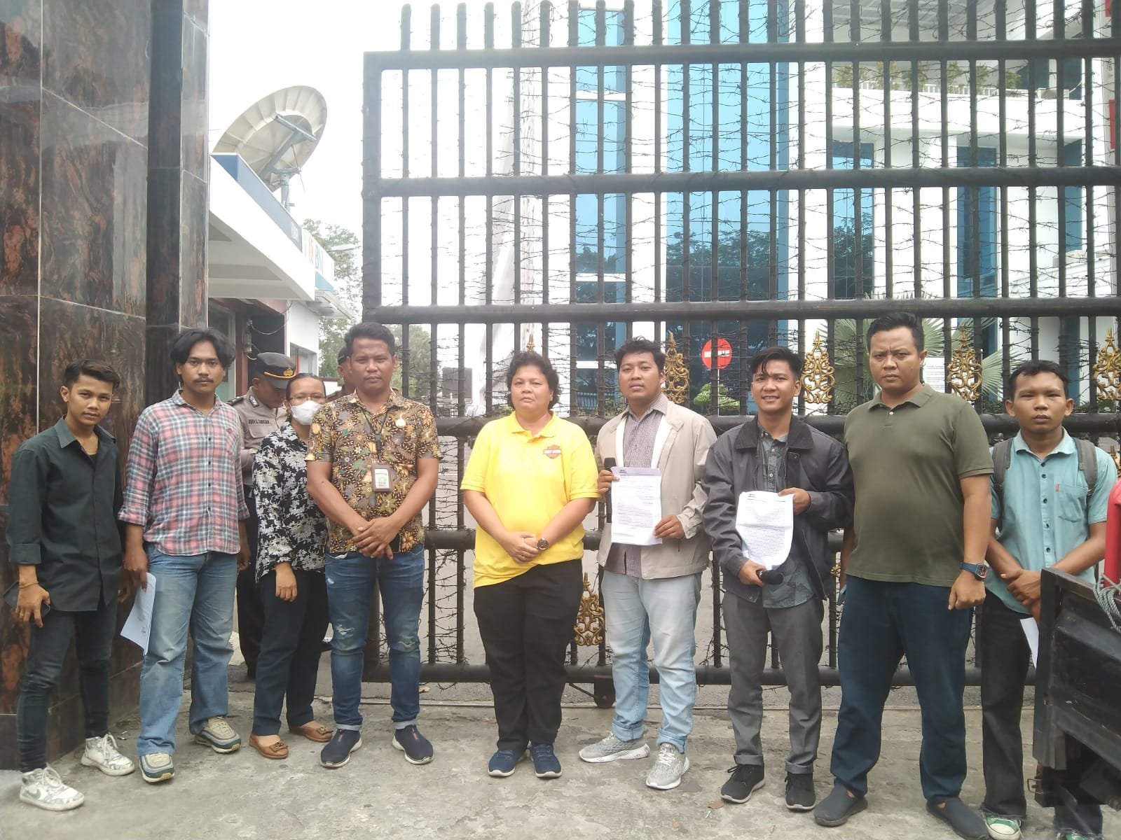 Massa Dari WAR-SU Geruduk Kejaksaan Tinggi Sumut Minta Usut Dugaan Mafia KIP Pihak Swasta