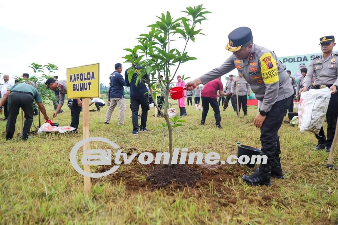 Jaga kelestarian  Polda Sumut Tanam 3.200 Pohon