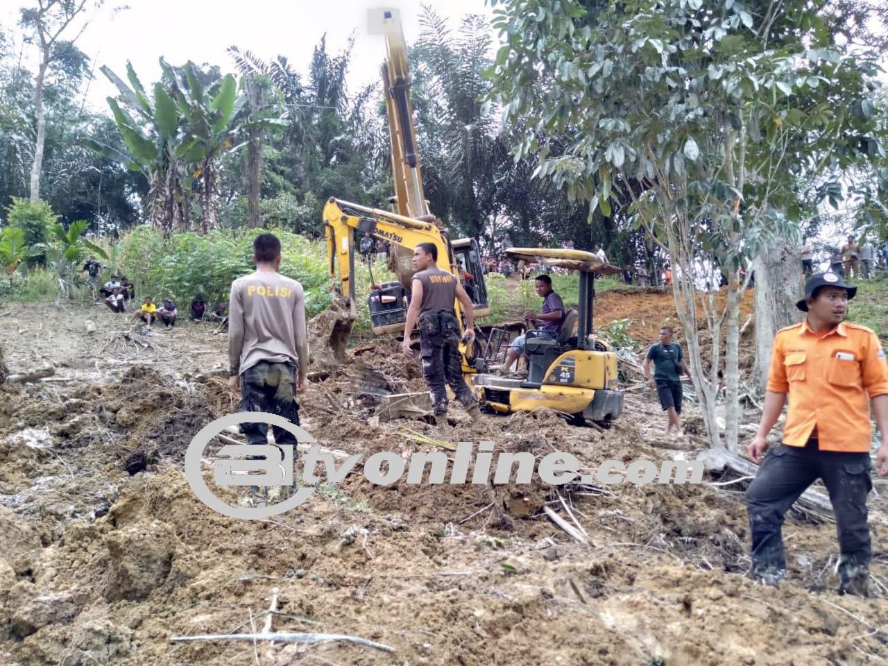 Kapolres Humbahas Turun Langsung Efakuasi Korban Bencana Alam Di kecamatan Pakkat