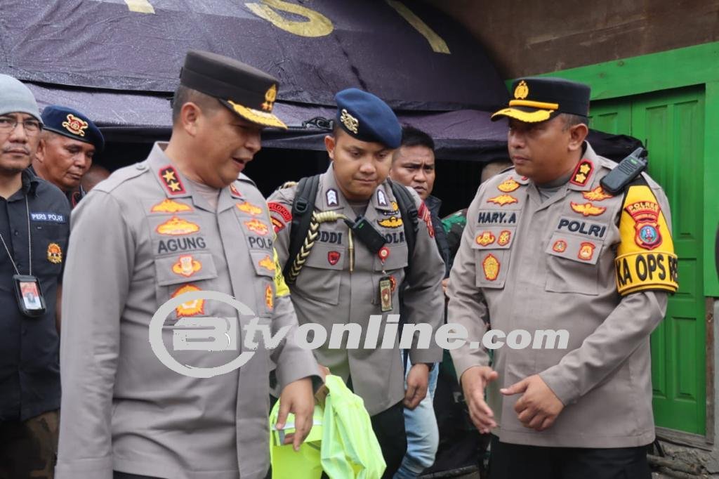 Kapolda Sumut Tinjau proses Evakuasi Longsor di desa Simangulampe