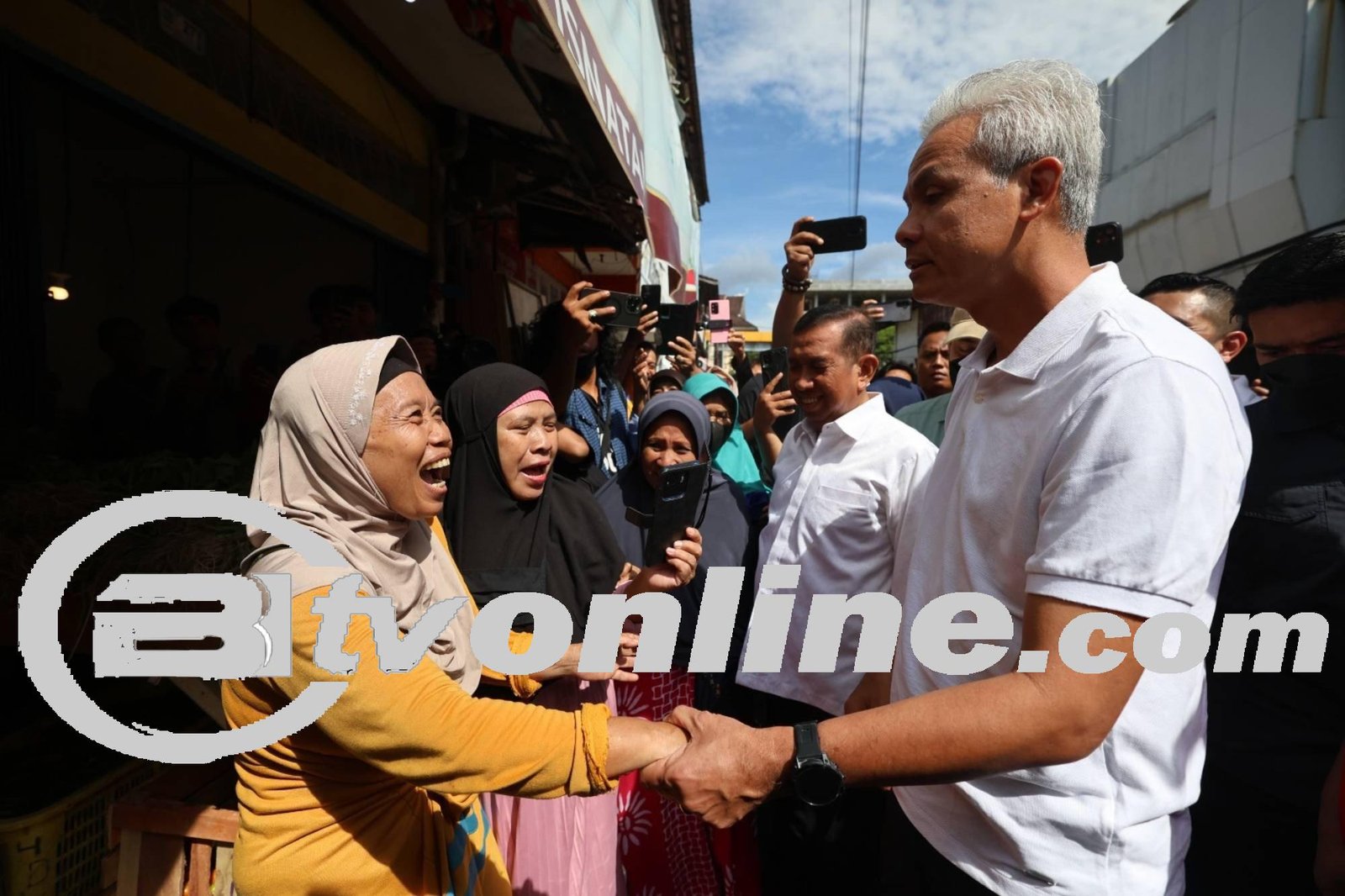 Ganjar Pranowo Blusukan ke Pasar Baru Balikpapan Pada Selasa 5 Desember
