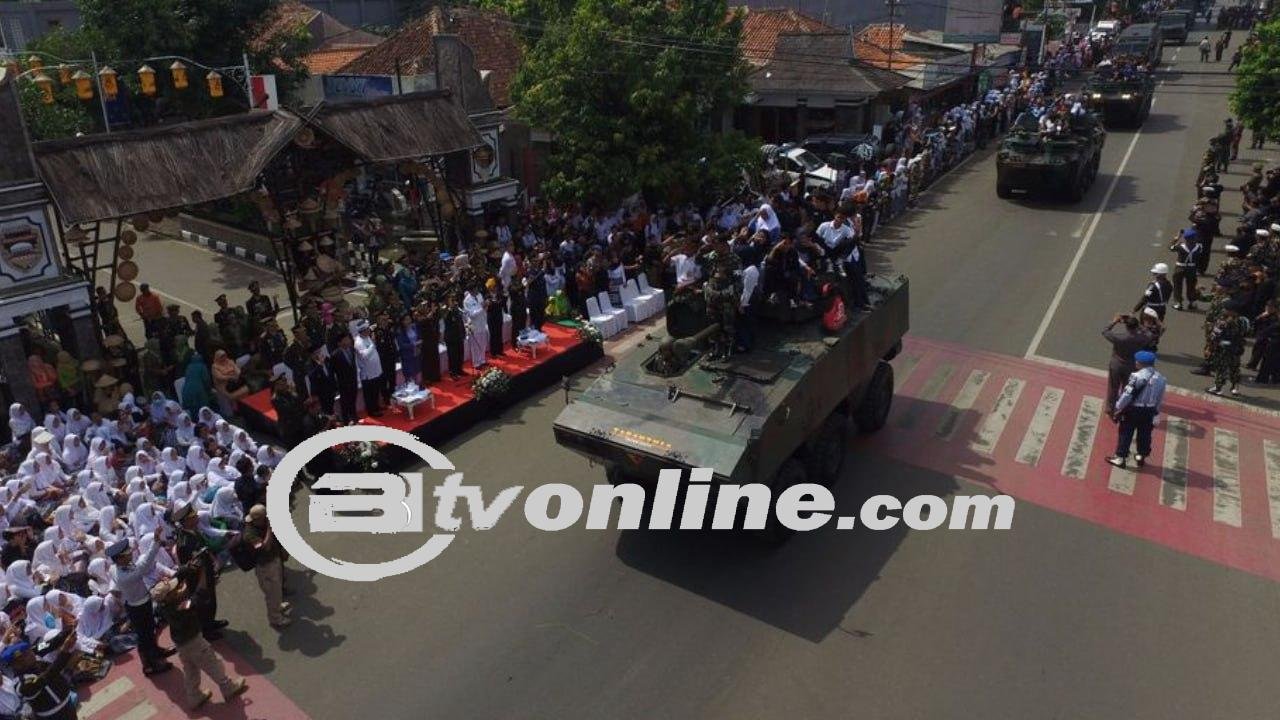 Semarak ! Pawai Defile Pasukan di Peringatan Hari Armada RI