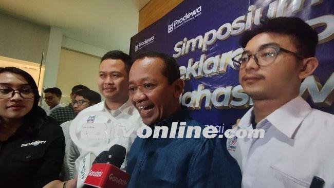 Menteri Investasi Bahlil Lahadalia Tanggapi Isu-isu Politik Salam Empat Jari