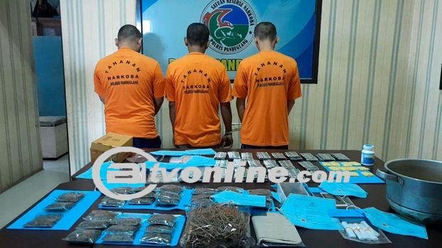 Polisi Tangkap Pengedar Narkoba dan Sita 30 Paket Ganja di Pandeglang