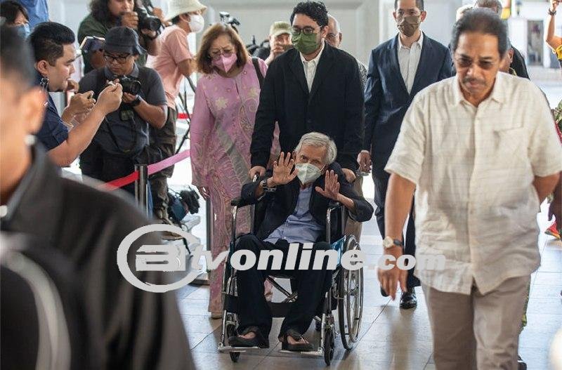 Mantan Menteri Keuangan Malaysia Daim Hadapi Dakwaan Tidak Mematuhi Notis SPRM
