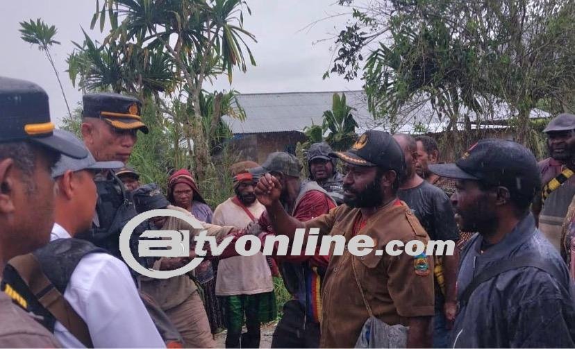 Viral! Polisi Pengaman TPS Diserang Warga di Dogiyai Papua