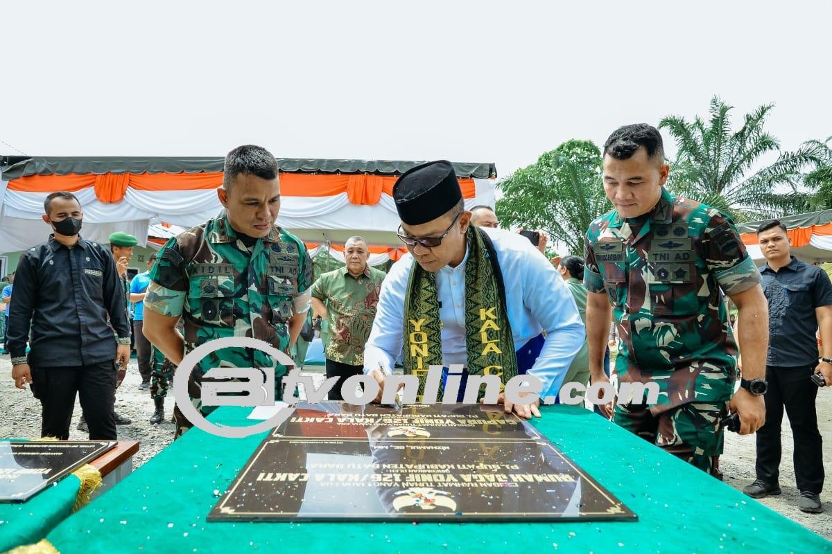 Pj. Nizhamul Resmikan Gapura dan Rumah Jaga Yonif 126/KC