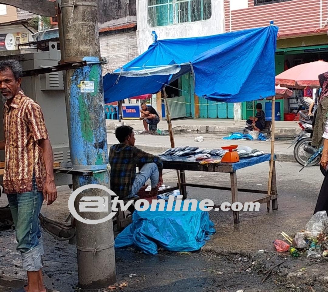 Kecurangan Timbangan Penjual Ikan Gemparkan TPI Tanjung Tiram: Teriakan Keadilan dari Pasar Tradisional