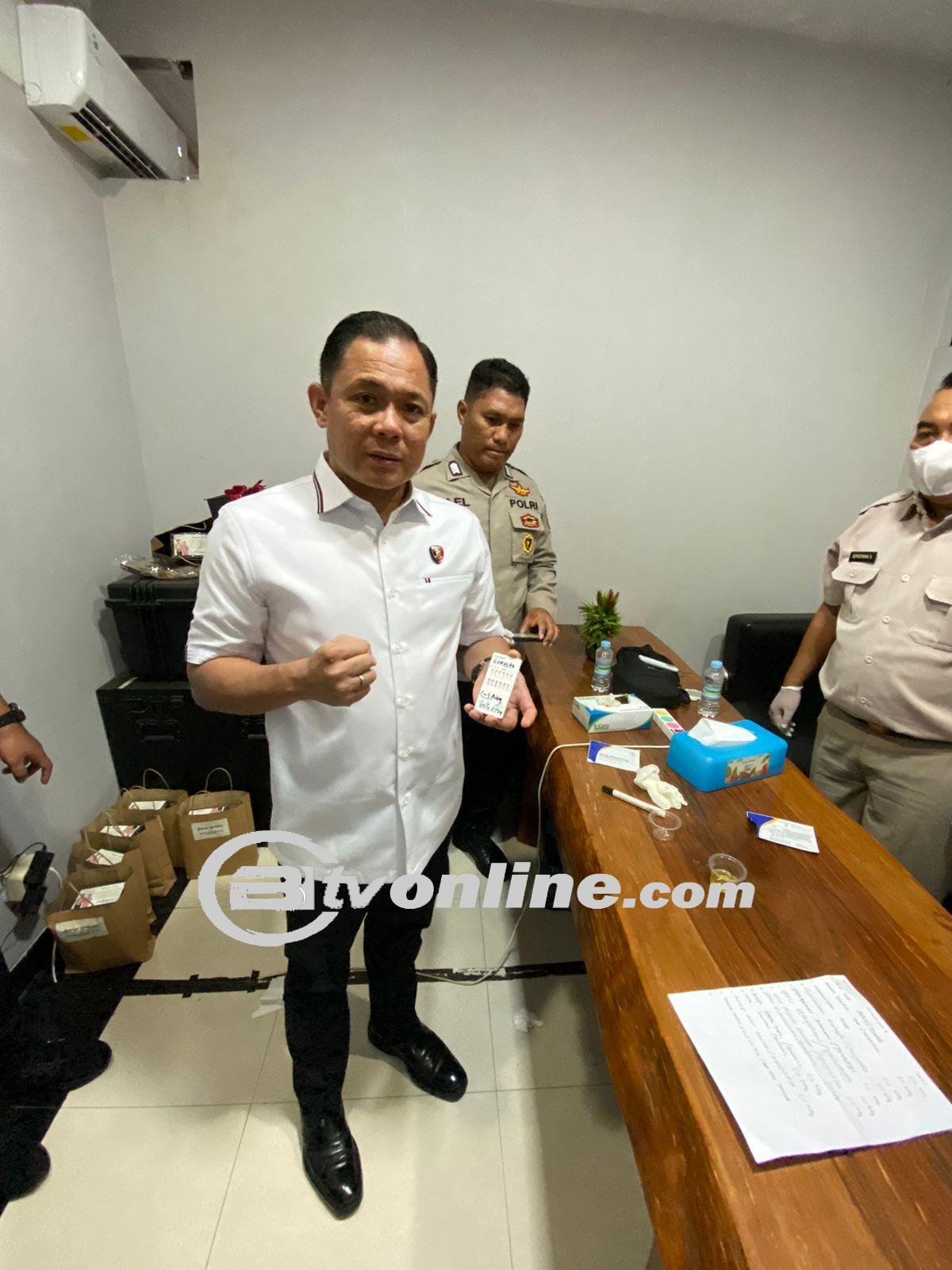 Perwira Ditresnarkoba Polda Jambi Jalani Tes Urine Secara Mendadak