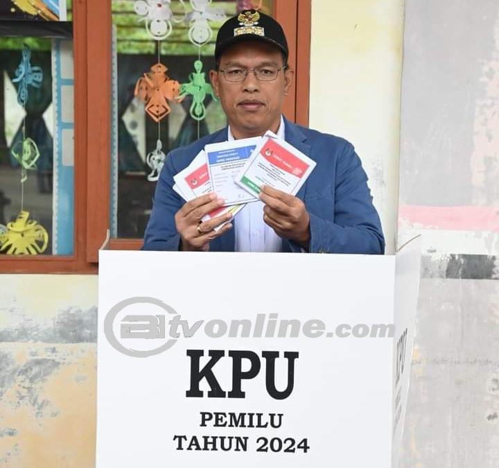 Pada Pemilu 2024, Bupati Humbahas Mencoblos di Desa Pakkat Kecamatan Doloksanggul
