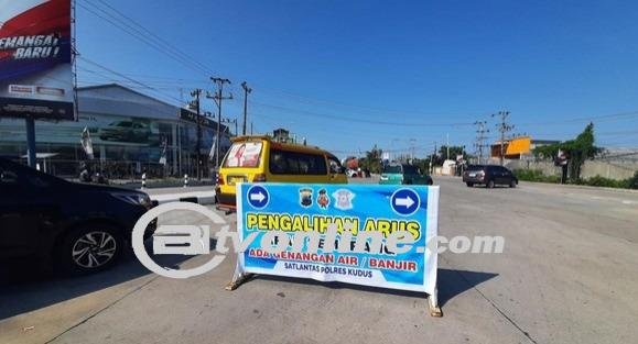 Jalur Pantura Demak-Kudus Lumpuh Imbas Banjr, Polisi Terus  Pantau Lalu Lintas
