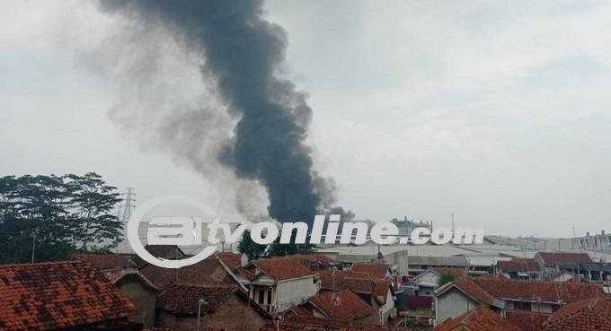Pabrik Kahatex Jatinangor Dilalap Api, 5 Mobil Damkar Dikerahkan untuk Pemadaman