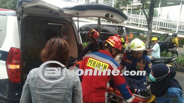 Usai Hindari Angkot Pemotor di Matraman Luka dengan Mata Tertancap Spion