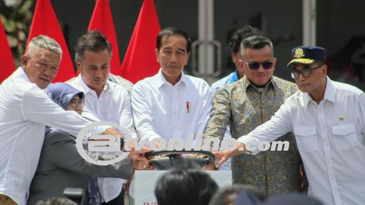 Momen Presiden Joko Widodo Resmikan Terminal Leuwipanjang dan Banjar