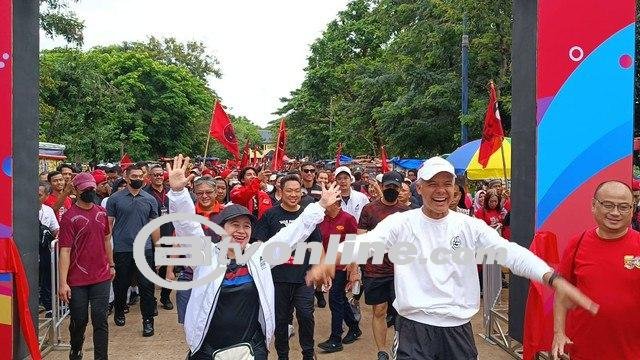 Ditemani Puan Maharani, Ganjar Pranowo Hadiri Penguin Funwalk di Pluit