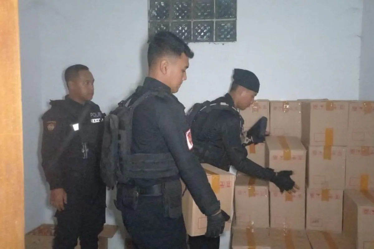 Rumah Mewah Jadi Gudang Gelap, Kepolisian Bongkar Penyelundupan Miras di Tasikmalaya