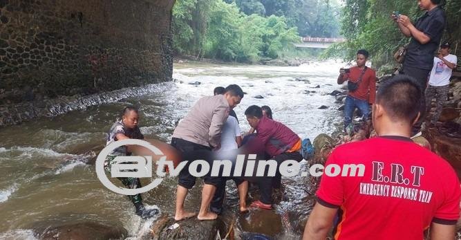 Penemuan Mayat Pria Tersangkut di Sungai Ciliwung, Awalnya Dikira Manekin oleh Warga