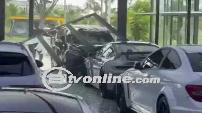 Pengemudi Terpengaruh Miras Tabrak Porsche di Showroom Ivan’s Motor