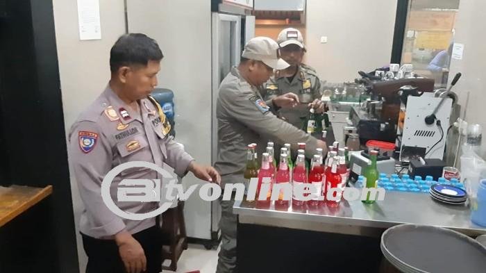 Razia Polisi dan Satpol PP Temukan Kafe Menjual Minuman Keras di Kawasan Galaxy Bekasi Saat Ramadan