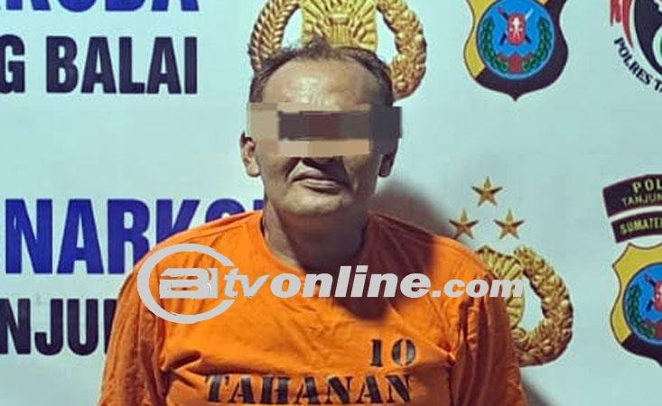 Gagal Kabur! Pengedar Sabu Yang Bersembunyi di Kolong Rumah Panggung Ketauan Polisi